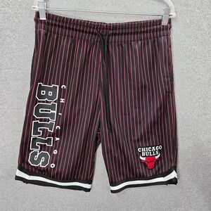 Chicago Bulls Men‎ Activewear Shorts Medium Black Basketball Logo UNK